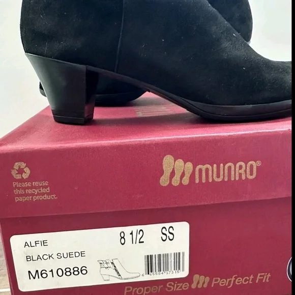 Munro Suede Black Ankle Boots Rare Narrow Fit 8.5 SS New - Picture 2 of 7